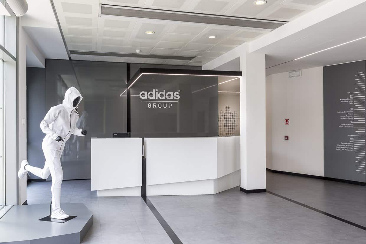 Retail e brand identity nei nuovi uffici di Adidas a Monza | Progetto CMR -  Massimo Roj Architects