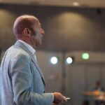 Massimo Roj parla all'evento ZAK world of facades a giugno 2025